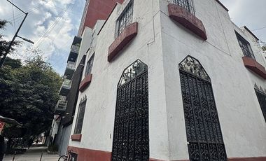 Casa con uso de suelo residencial y comercial a la venta