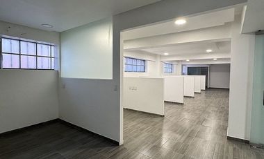 Casa con uso de suelo residencial y comercial a la venta