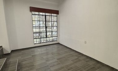 Casa con uso de suelo residencial y comercial a la venta
