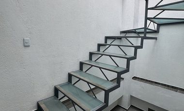 Casa con uso de suelo residencial y comercial a la venta