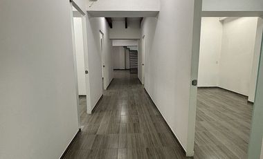 Casa con uso de suelo residencial y comercial a la venta