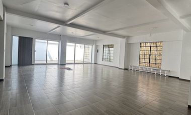 Casa con uso de suelo residencial y comercial a la venta