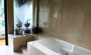 VENTA CASA EN LAS AGUILAS