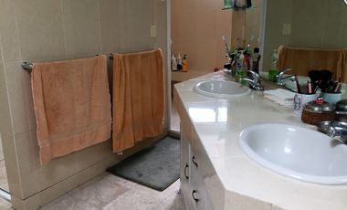 VENTA CASA EN LAS AGUILAS