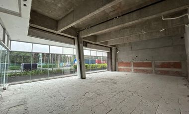 Excelente local comercial 155.70 M2 con vista a avenida principal