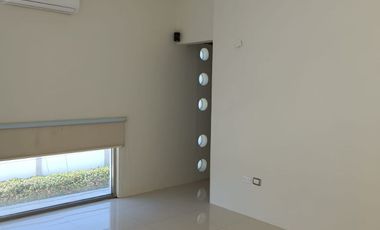 SE RENTA CASA CON ALBERCA CERCA DEL PUERTO