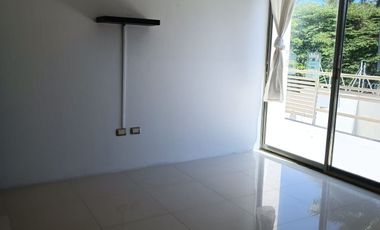 SE RENTA CASA CON ALBERCA CERCA DEL PUERTO