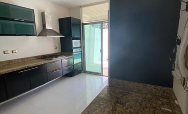 SE RENTA CASA CON ALBERCA CERCA DEL PUERTO
