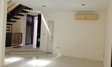 SE RENTA CASA CON ALBERCA CERCA DEL PUERTO