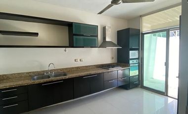 SE RENTA CASA CON ALBERCA CERCA DEL PUERTO