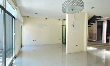SE RENTA CASA CON ALBERCA CERCA DEL PUERTO