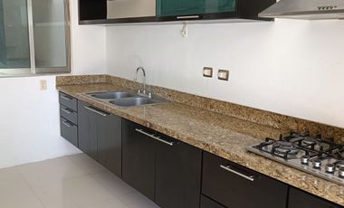 SE RENTA CASA CON ALBERCA CERCA DEL PUERTO