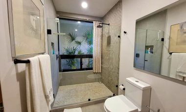Hermoso Penthouse de dos niveles en venta en Aldea Zama, Tulum