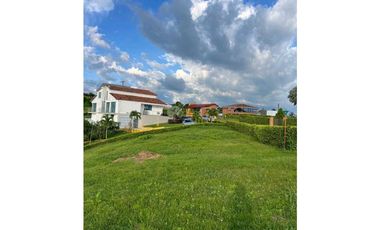 Se vende lote en conjunto cerrado. Quimbaya Quindio