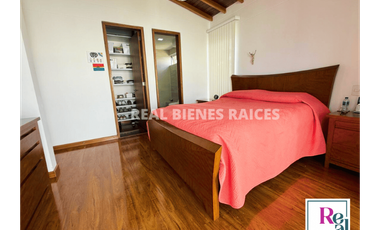Casa Esquinera con hermosa panorámica en Unidad Cerrada – Venta