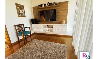 Casa Esquinera con hermosa panorámica en Unidad Cerrada – Venta
