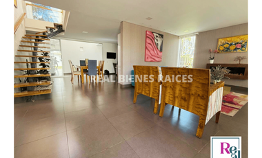 Casa Esquinera con hermosa panorámica en Unidad Cerrada – Venta