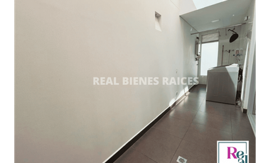 Casa Esquinera con hermosa panorámica en Unidad Cerrada – Venta