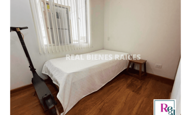 Casa Esquinera con hermosa panorámica en Unidad Cerrada – Venta