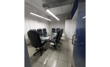 OFICINA EN OBARRIO PH HI TECH CON DIVISIONES 130M2 CON MOBILIARIO