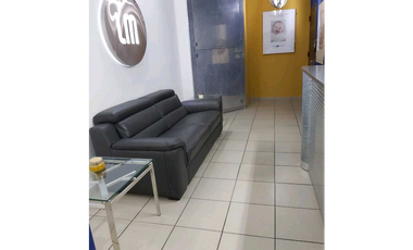 OFICINA EN OBARRIO PH HI TECH CON DIVISIONES 130M2 CON MOBILIARIO