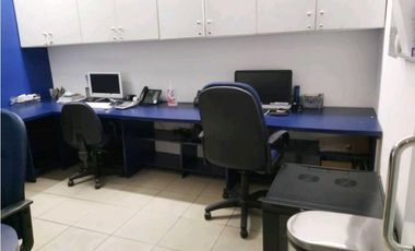 OFICINA EN OBARRIO PH HI TECH CON DIVISIONES 130M2 CON MOBILIARIO