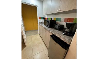 OFICINA EN OBARRIO PH HI TECH CON DIVISIONES 130M2 CON MOBILIARIO