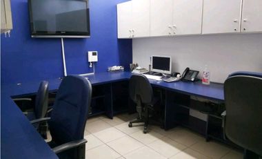 OFICINA EN OBARRIO PH HI TECH CON DIVISIONES 130M2 CON MOBILIARIO