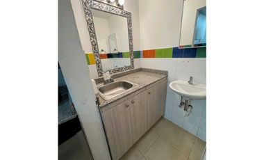 OFICINA EN OBARRIO PH HI TECH CON DIVISIONES 130M2 CON MOBILIARIO