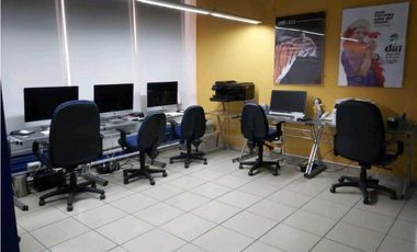 OFICINA EN OBARRIO PH HI TECH CON DIVISIONES 130M2 CON MOBILIARIO