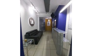 OFICINA EN OBARRIO PH HI TECH CON DIVISIONES 130M2 CON MOBILIARIO