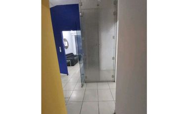 OFICINA EN OBARRIO PH HI TECH CON DIVISIONES 130M2 CON MOBILIARIO