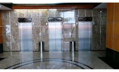 OFICINA EN OBARRIO PH HI TECH CON DIVISIONES 130M2 CON MOBILIARIO