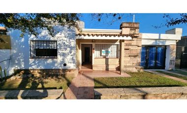 HERIBERTO MARTINEZ A 1 CUADRA RECTA MARTINOLLI 2 DORM. COCHERA