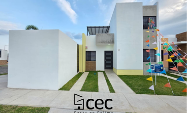 CASA EN VENTA LOTE EXCEDENTE 2 PLANTAS 3 RECÁMARAS, 3 BAÑOS, COCHERA PARA 1 AUTO