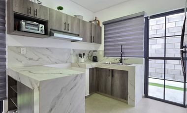 CASA EN VENTA LOTE EXCEDENTE 2 PLANTAS 3 RECÁMARAS, 3 BAÑOS, COCHERA PARA 1 AUTO