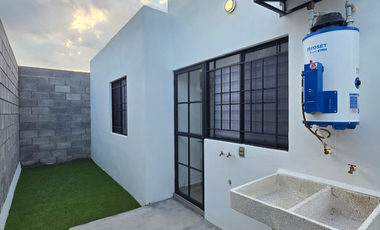 CASA EN VENTA LOTE EXCEDENTE 2 PLANTAS 3 RECÁMARAS, 3 BAÑOS, COCHERA PARA 1 AUTO