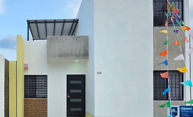 CASA EN VENTA, 2 PLANTAS, 3 RECÁMARAS, 3 BAÑOS, COCHERA PARA 1 AUTO
