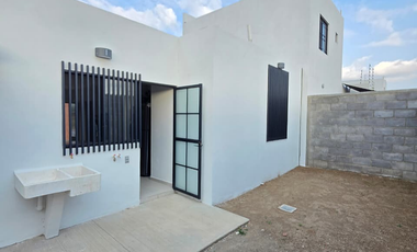 CASA EN VENTA 1 PLANTA, EN ESQUINA, 2 RECÁMARAS, 1 BAÑO, COCHERA PARA 1 AUTO