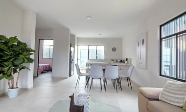CASA EN VENTA 1 PLANTA, EN ESQUINA, 2 RECÁMARAS, 1 BAÑO, COCHERA PARA 1 AUTO