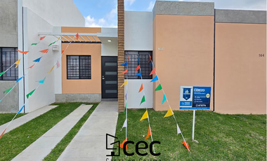CASA EN VENTA 1 PLANTA, 2 RECÁMARAS, 1 BAÑO, COCHERA PARA 1 AUTO