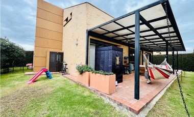 ARRIENDO CASA EN CAJICA DE 320 M2 EN CONJUNTO  CON CLUB