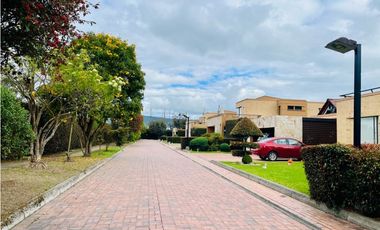 ARRIENDO CASA EN CAJICA DE 320 M2 EN CONJUNTO  CON CLUB
