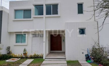 Casa en Venta en Puebla, Lomas de Angelópolis, Clúster 10 10 10.