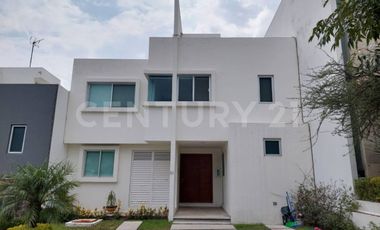 Casa en Venta en Puebla, Lomas de Angelópolis, Clúster 10 10 10.