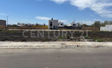 Terreno Comercial en RENTA de mas de 5,000M2 en Renta Todo o en Partes