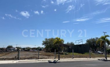 Terreno Comercial en RENTA de mas de 5,000M2 en Renta Todo o en Partes