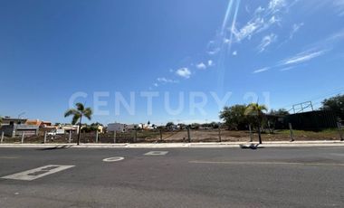 Terreno Comercial en RENTA de mas de 5,000M2 en Renta Todo o en Partes