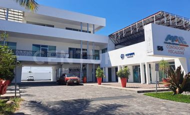 LOCAL 25 Y 26 CON TERRAZA EN RENTA PLAZA LA JOYA