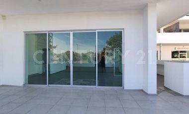 LOCAL 25 Y 26 CON TERRAZA EN RENTA PLAZA LA JOYA